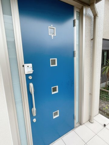 東海市加木屋町鎌吉良根の一戸建ての玄関