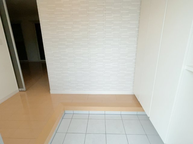 東海市加木屋町鎌吉良根の一戸建ての玄関