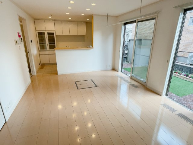 東海市加木屋町鎌吉良根の一戸建ての居間・リビング