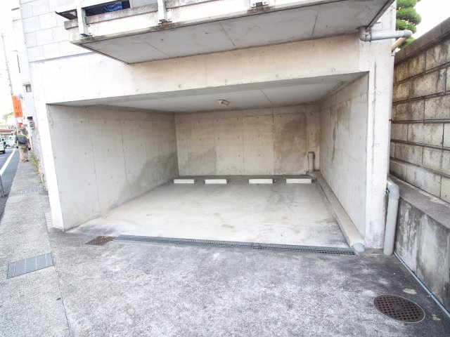 グレースコート山崎の駐車場