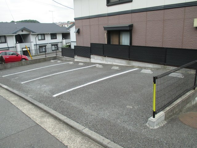 コーエイラポール日吉 弐番館の駐車場