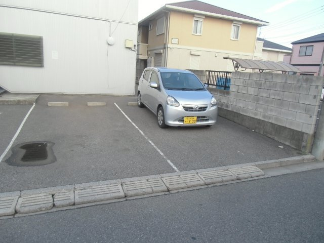 第７アトムステーションビルの駐車場|敷地内駐車場ございます。