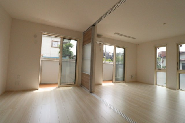 メゾン アイリスの洋室