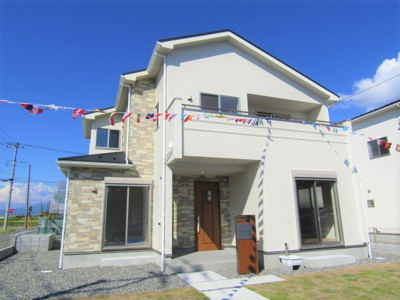 【外観】 | ブルーミングガーデン　南アルプス市藤田1号棟 | 新築戸建・南アルプス市藤田・全2棟【1号棟】
土地面積：84.14坪　建物面積：33.43坪