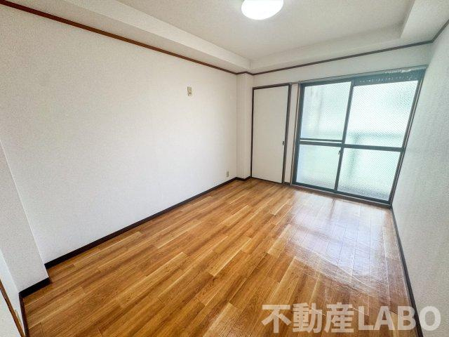 中川マンションの洋室