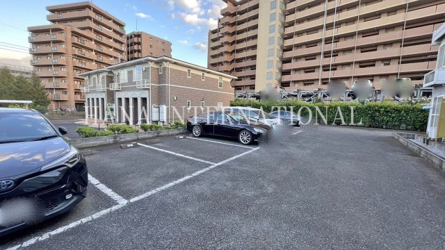 フィエールの駐車場