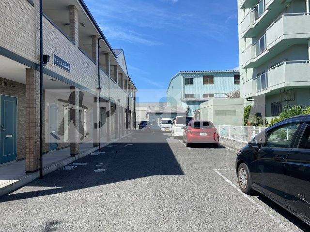 フジパレス木の本の駐車場