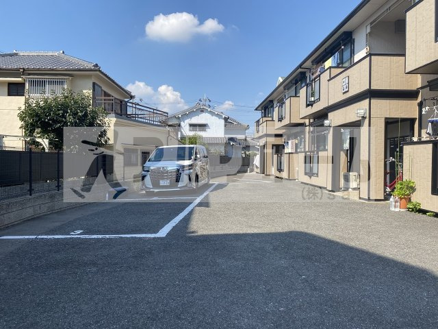 サンライフ岡田の駐車場