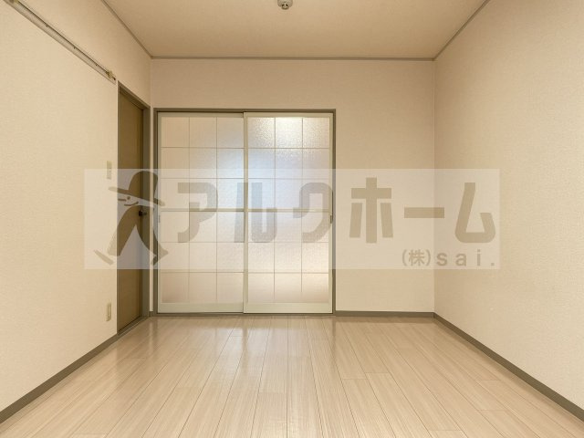 シャルム南山本の洋室