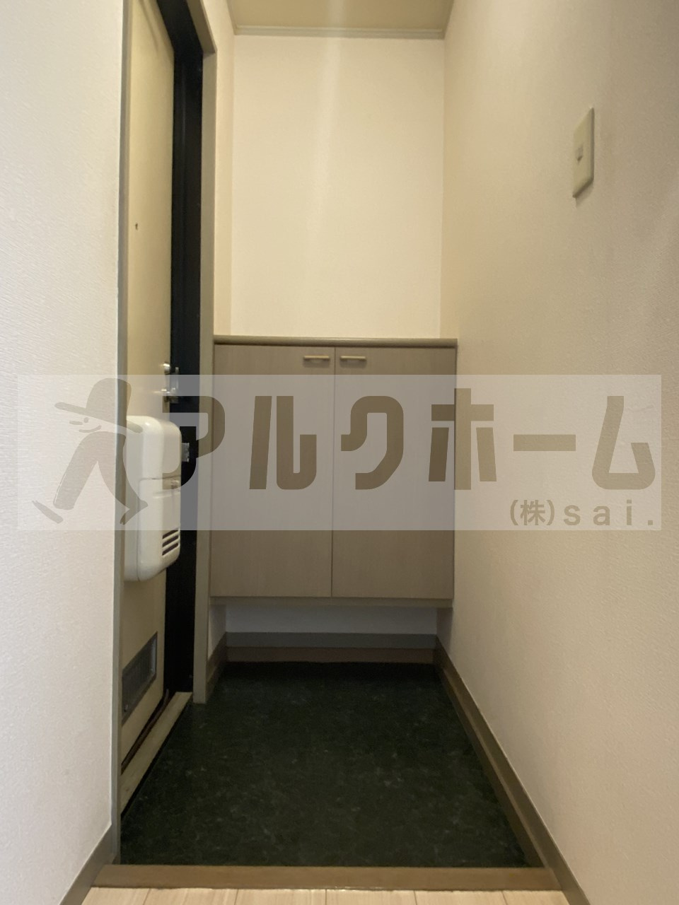 シャルム南山本の玄関