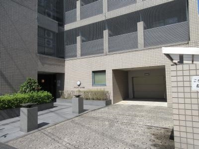 パインフィールド朱雀のエントランス