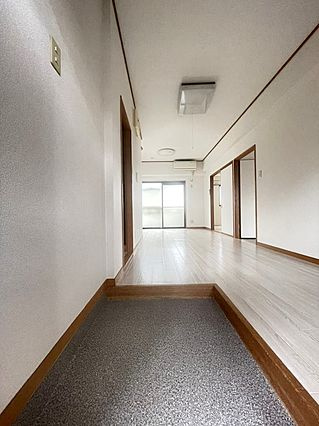 増田ビルの玄関