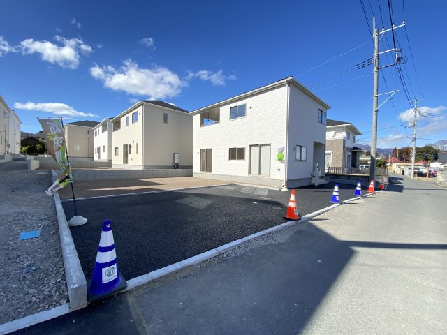 新築　渋川市渋川第3　クレイドルガーデン　4号棟の駐車場|現地写真　駐車スペースは建物東側に並列2台分可能です！

