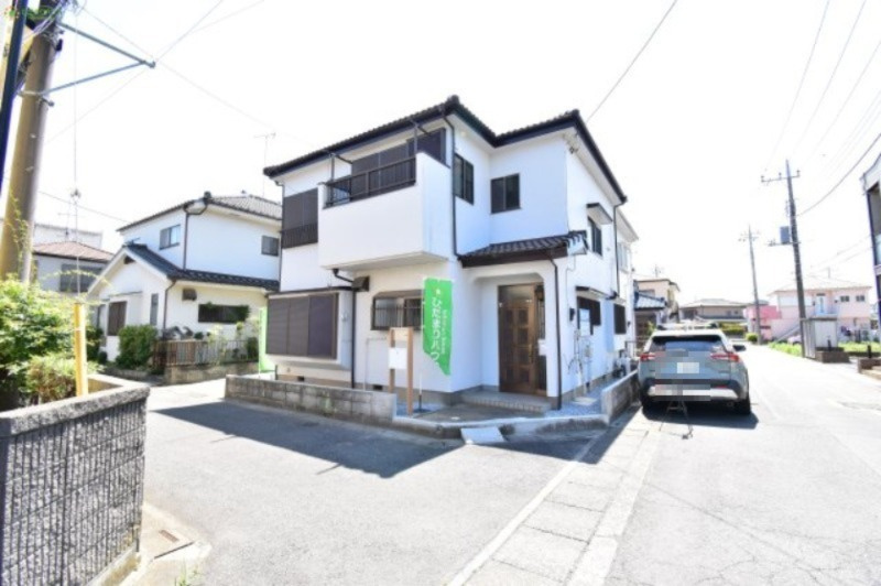鴻巣市新宿1丁目　中古一戸建ての前面道路含む現地写真