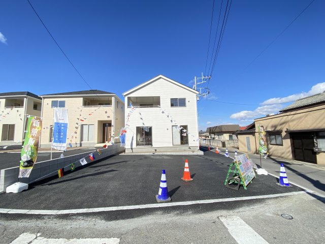 新築　渋川市渋川第3　クレイドルガーデン　5号棟の駐車場|現地写真　駐車スペースは建物南側に並列2台分可能です！
