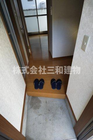 Ｋ・トキ・ハイムの玄関|同間取り（反転タイプ）の参考写真です