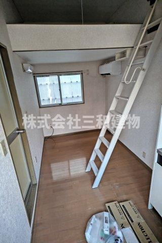 ファミニータチカワの居間・リビング