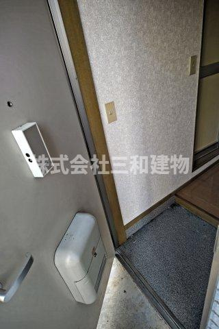 ファミニータチカワの玄関