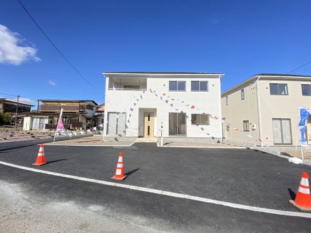 新築　渋川市渋川第3　クレイドルガーデン　8号棟の駐車場|現地写真　駐車スペースは建物南側に並列2台分可能です！
