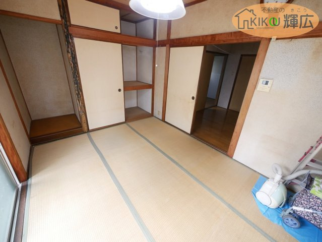 【和室】 | 加古郡播磨町東野添3丁目　中古戸建 | 和室別写真です。リビングは和室と繋がっておりますので、小さなお子様がいらっしゃるご家庭様には安心ですね