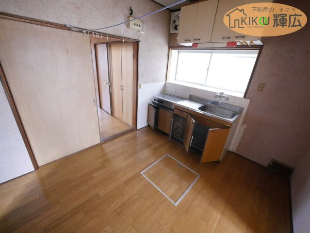 【居間・リビング】 | 加古郡播磨町東野添3丁目　中古戸建 | ダイニングスペースでございます。形の良い間取りですので家具の配置がしやすいです。