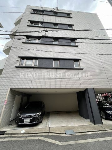 ファミリアーレ