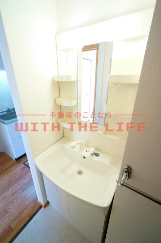 フローラ【キャッシュバック対象】の独立洗面台|独立洗面台、小物を置くことができて便利です