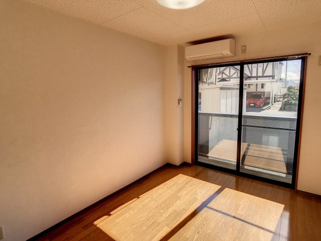 ドリームシティの洋室