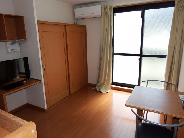 ティアラ松山の居間・リビング