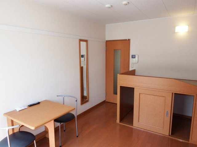 ティアラ松山の居間・リビング