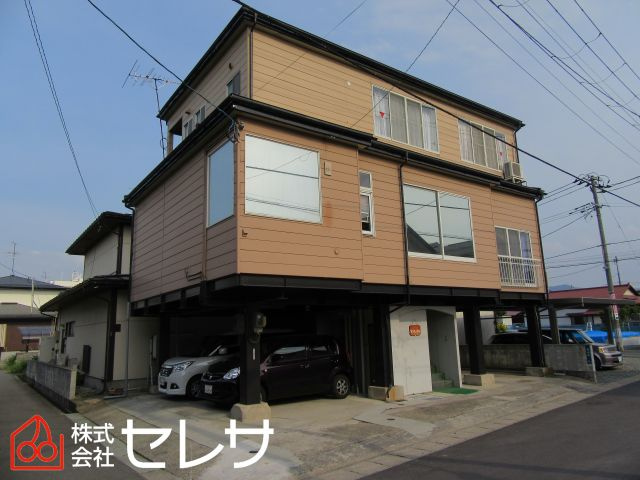 山形市若葉町のアパートの外観