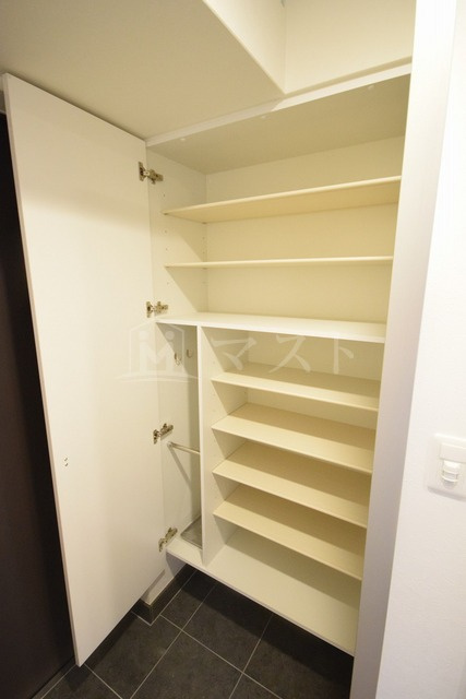 アルグラッド梅田WESTの玄関