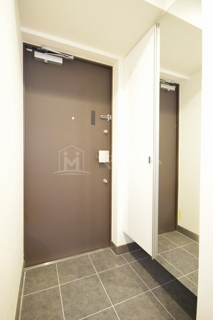 アルグラッド梅田WESTの玄関