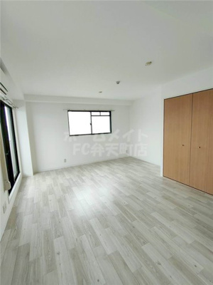 【居間・リビング】 | シンエイアド中央大通りビルディング | ゆったりとした居間です