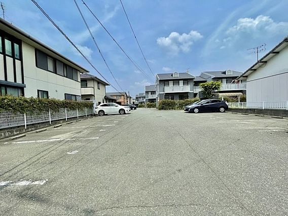 アーバンライフ津福の駐車場