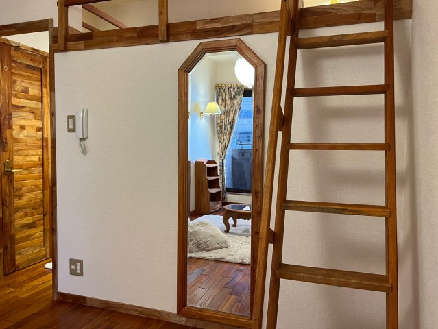 【内装】 | セザンヌ一色町 | 鏡・大容量収納
