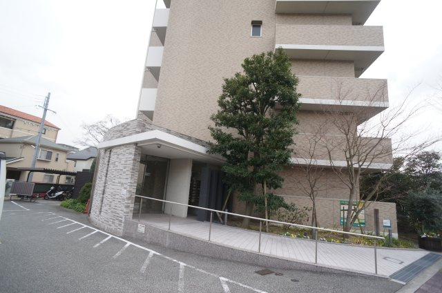 メイプルコート宝塚のエントランス