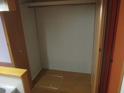 【収納】 | クレール豊里 | 大切な衣類を収納できる大型クローゼットです