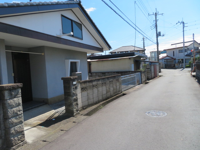 藤岡市藤岡　中古一戸建て⑧の前面道路含む現地写真|前面道路含む現地写真です
