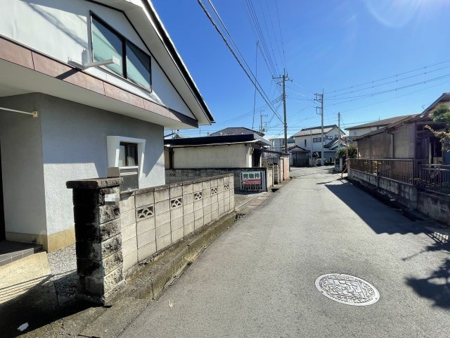 藤岡市藤岡　中古一戸建て⑧の前面道路含む現地写真|前面道路含む現地写真です