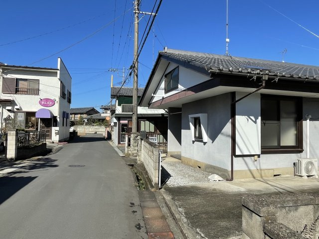 藤岡市藤岡　中古一戸建て⑧の前面道路含む現地写真|前面道路含む現地写真です