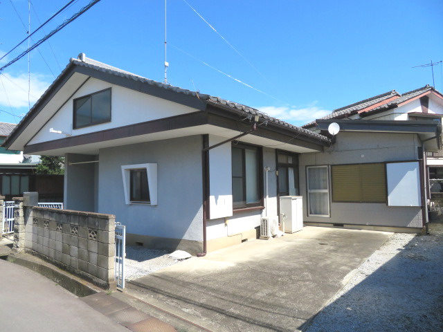 藤岡市藤岡　中古一戸建て⑧の前面道路含む現地写真|外観もきれいです