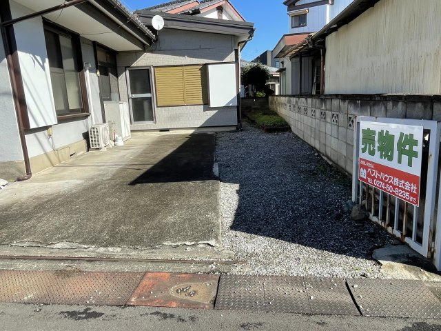 藤岡市藤岡　中古一戸建て⑧の駐車場