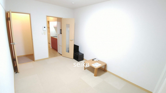 【内装】 | リモーネ６ | １階はフローリング、２階はカーペット
