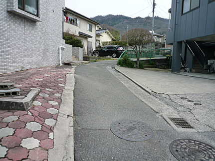広島市安芸区矢野東6丁目　中古一戸建ての前面道路含む現地写真|矢野小学校まで徒歩6分！お子様の通学も安心の立地♪