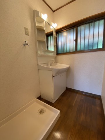 藤平屋貸家の洗面所