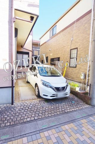 越谷市瓦曽根中古戸建て　室内全面リフォーム済み♪の駐車場