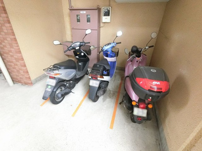 【その他共用部分】 | リブゼ西横浜 | バイク置場です。