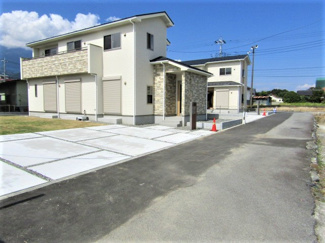 【前面道路含む現地写真】 | 前面道路含む現地写真です