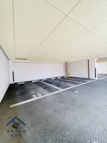 アプローズちくし通りの駐車場
